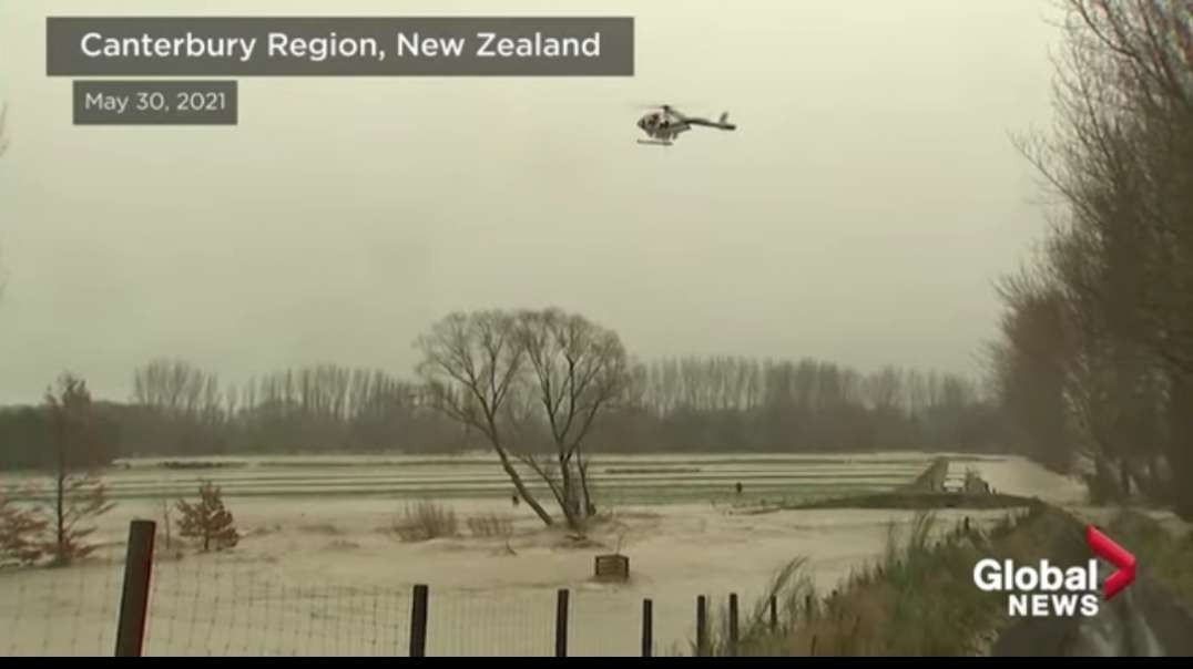 Hundreds evacuated in New Zealand's Canterbury region amid widespread flooding.mp4