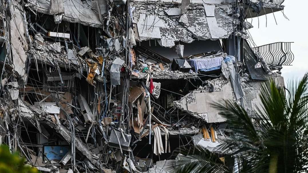 VIDEO of the collapsing Champlain Towers in Surfside, FL.mp4