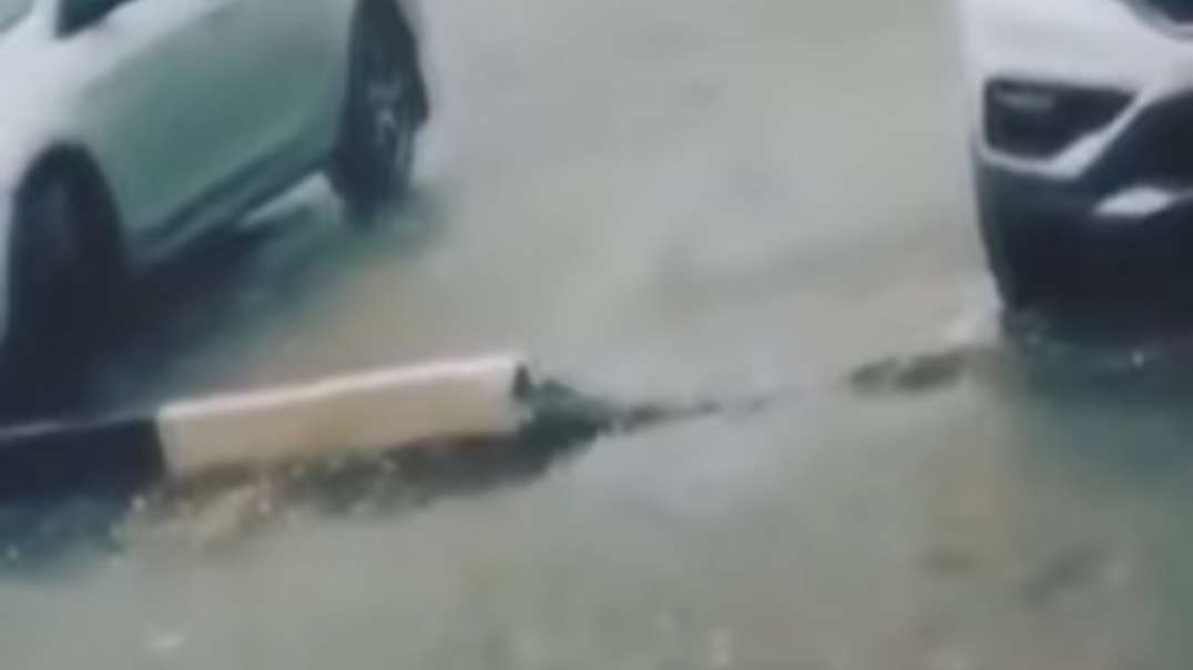 God is furious! The streets of Moscow are covered with ice! A hail the size of a_HD.mp4