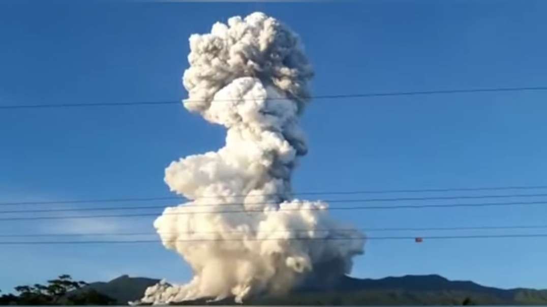 Incredible eruption of Rincón de la Vieja, Costa Rica  June 28 2021.mp4
