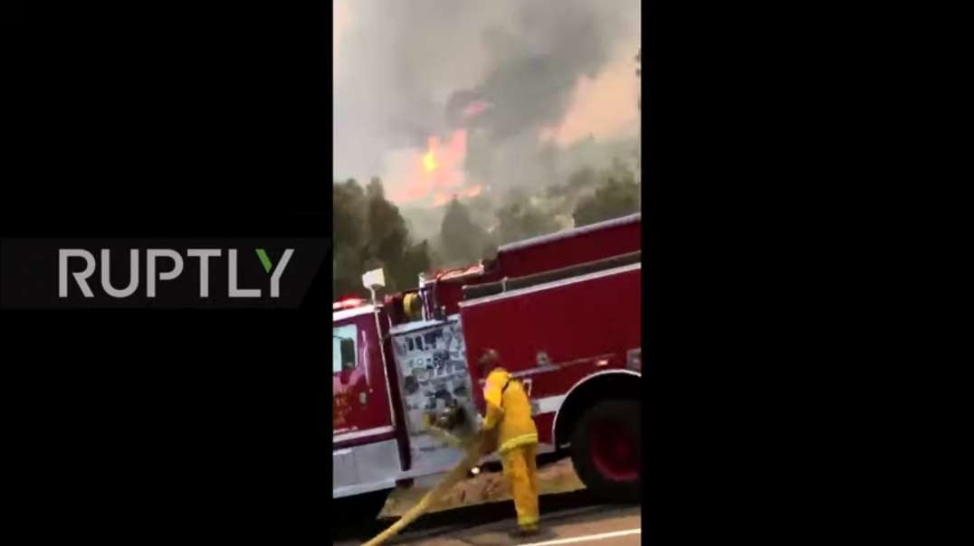 USA_ Firefighters continue to battle California_s Dixie fire as blaze expands over 84_000 hectares(480P).mp4
