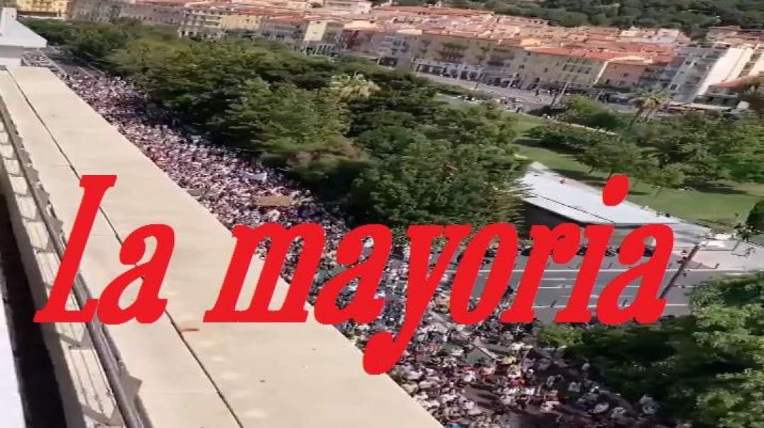 7A IMPRESSIVE France the MOST of the population demonstrates against TYRAN MACRON #PassSanitaire.mp4