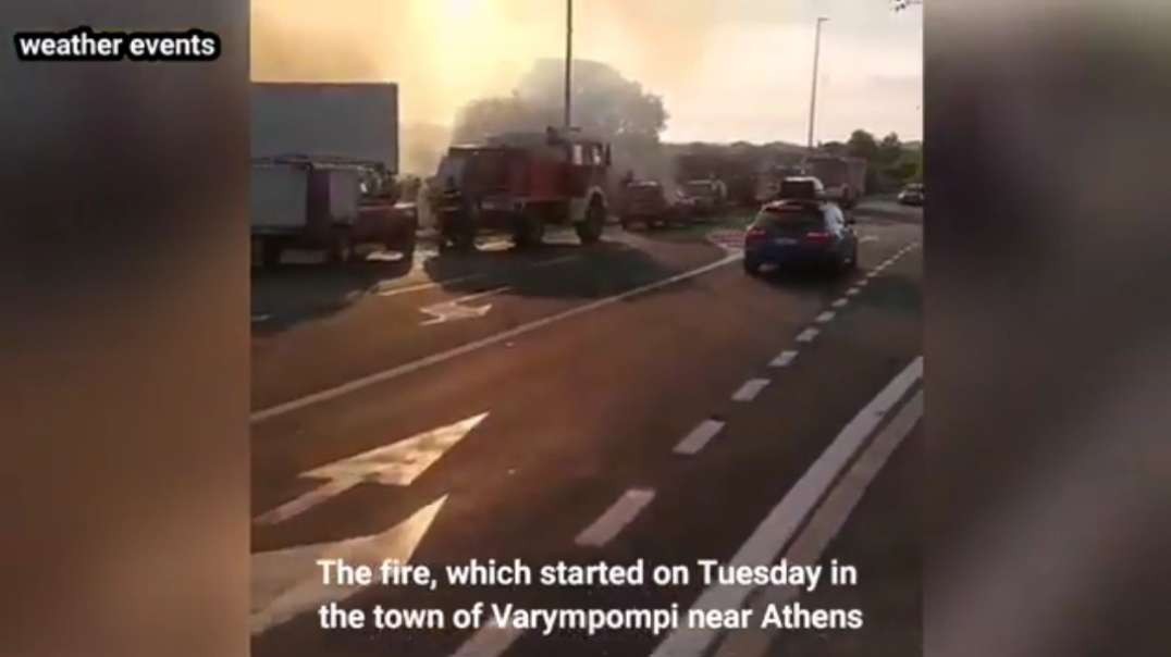 Hell in Athens, Greece wildfires force thousands to evacuate.mp4