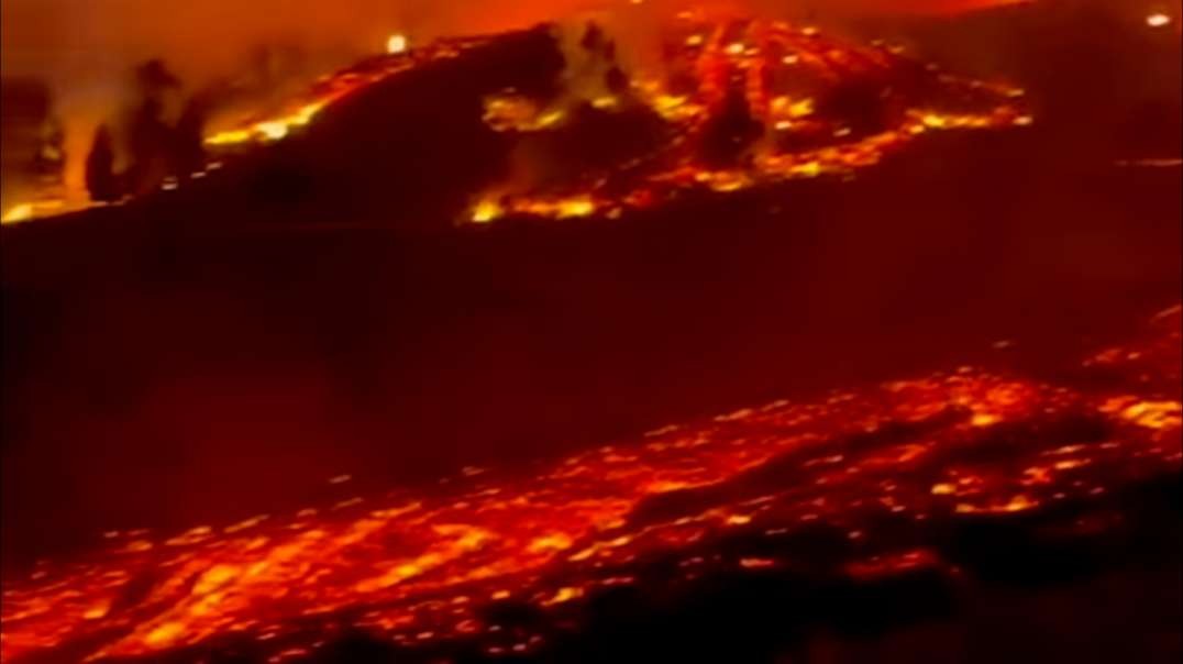 Hell has erupted on Earth! Cumbre Vieja volcano eruption, La Palma, Canary Isla.mp4
