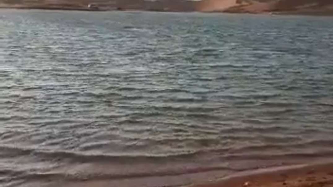 Biblical! Lake forms in the Empty Quarter DESERT on the border between Saudi Arabia and Oman after Cyclone Shaheen.mp4