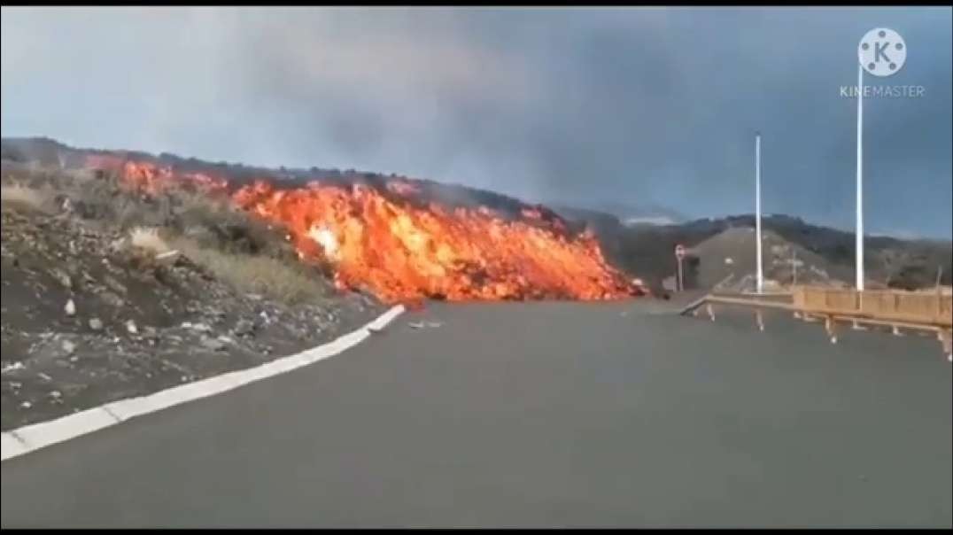 New scenes of the Cumbre Vega volcano in Spain (11,12,13,14) October 2021