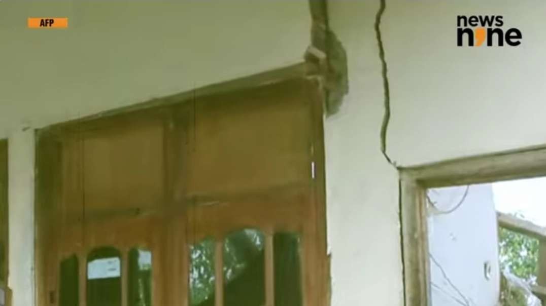 Bali rocked by 4.8 magnitude earthquake _ Tremors trigger landslides destroying .mp4
