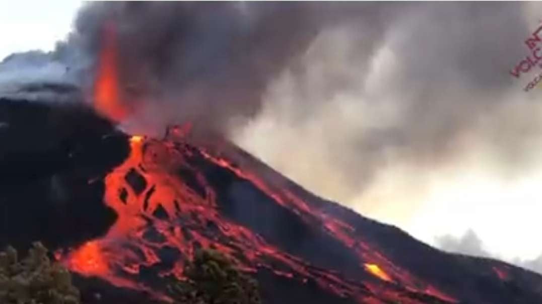 La Palma volcano is heating up! 3 collapses of the main cone today – 5th vent opens up spewing more lava – More than 270 earthquakes in 24h – Landslide in the South of the island blocks road.