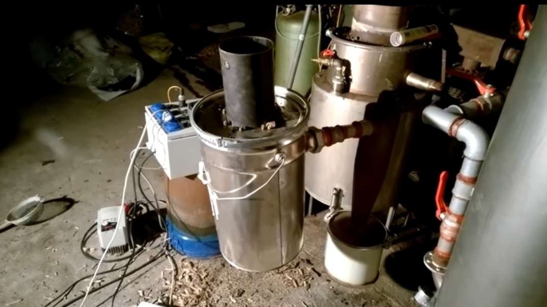 (388)PART 4 - extreme simple DriZzleR mini gasifier - connected to filter and cooler.mp4