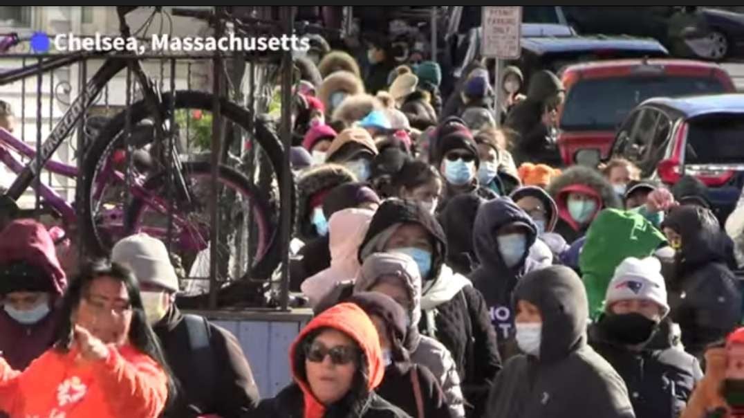 Thousands line up at Massachusetts food bank ahead of Thanksgiving _ AFP.mp4