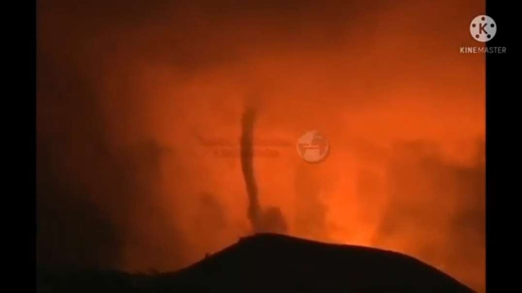 The eruption of the Cumbre Vega volcano continues on the island of La Palma in Spain 🇪🇦 November 19, 2021