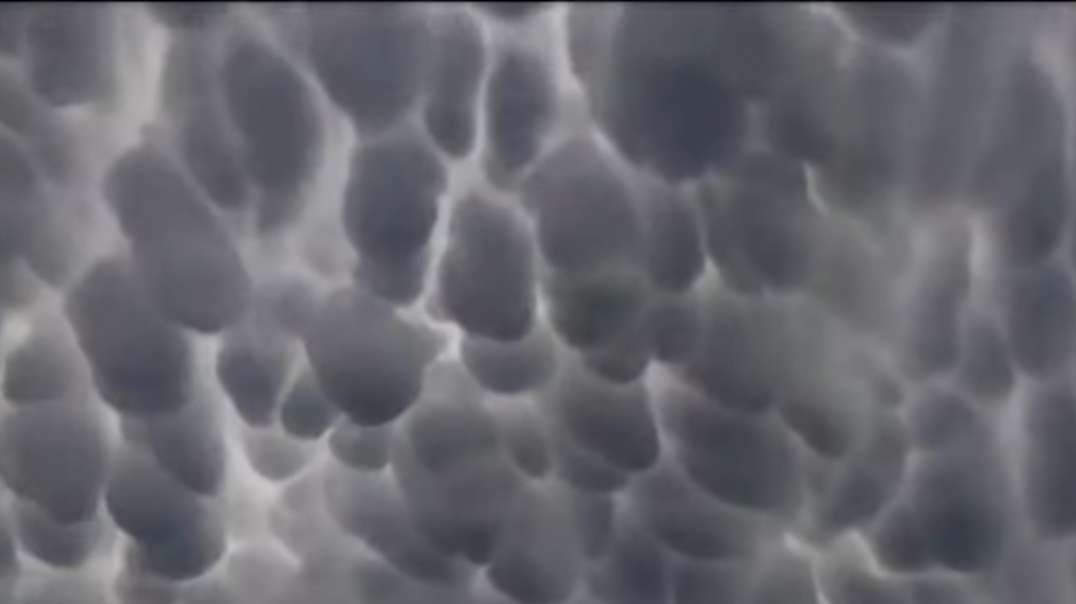 unbelievable! The clouds of the mamatus hanging in the sky appear in Córdoba Province! Argentina.mp4