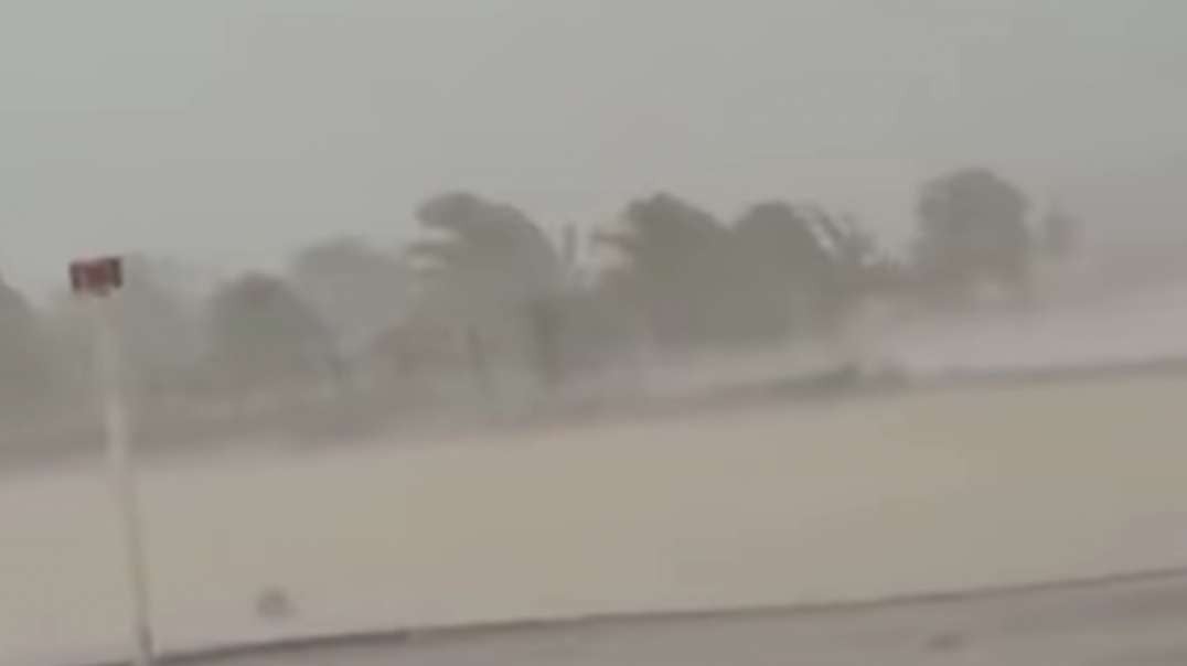 Incredible southern Saudi Arabia! Huge gloomy clouds, severe storms and clouds hit Jazan Island of Versa.mp4