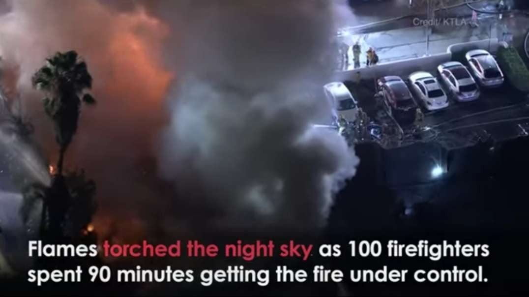 Huge Fire COLLAPSES Roof at Los Angeles Shopping Mall.mp4
