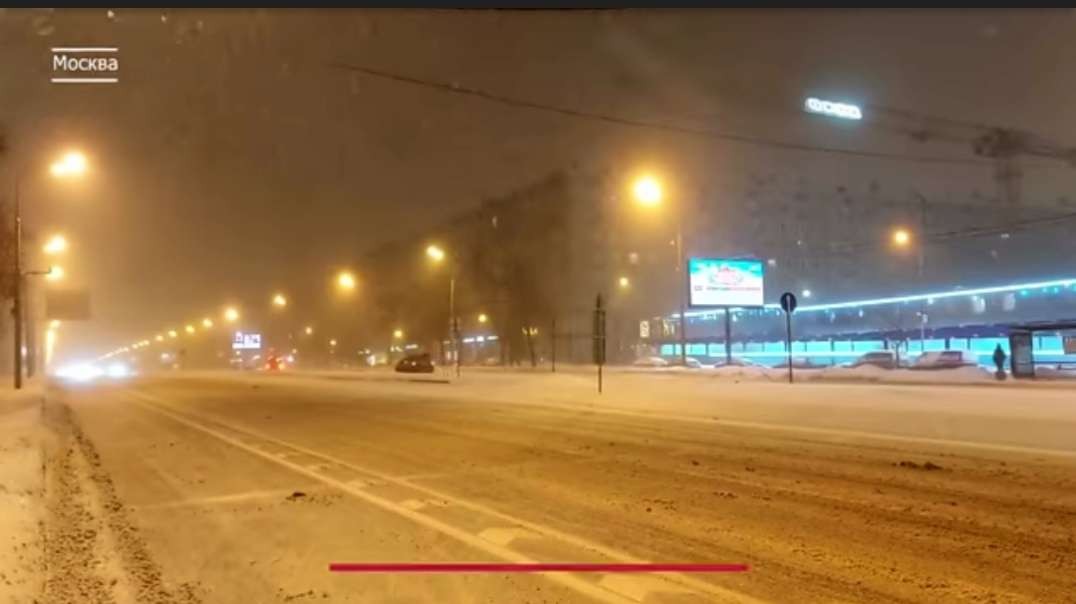 Moscow and St. Petersburg were hit from the north. A powerful cyclone hit snow and blizzard snowdrifts for 30 cm.mp4