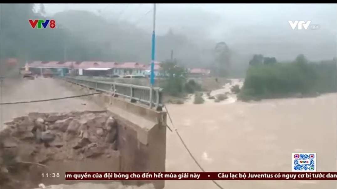 At least 18 dead or missing after severe floods hit Vietnam.mp4