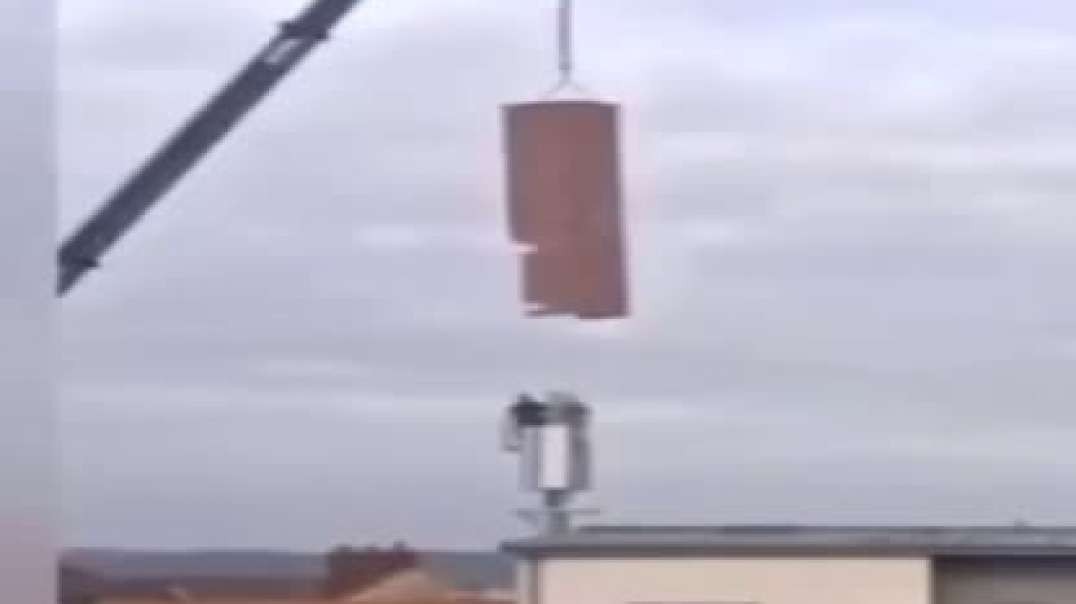 5G hidden in plain sight antenna chimkey  roof house https://www.veto.social/v/bbCOkyUa/