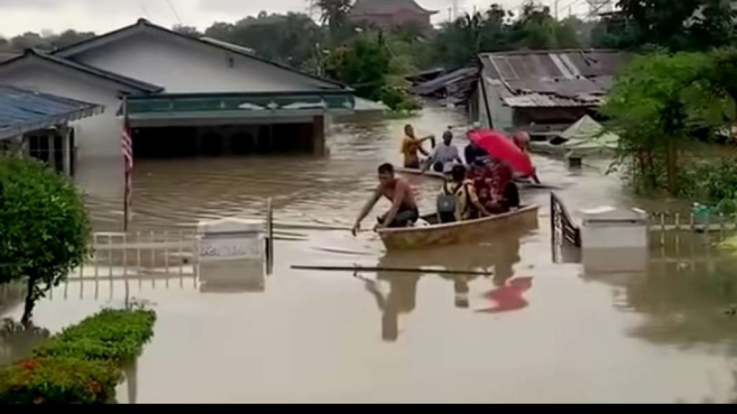 Peninsula is Sinking, Floods are everywhere! Heavy rainfall in Malaysia.mp4