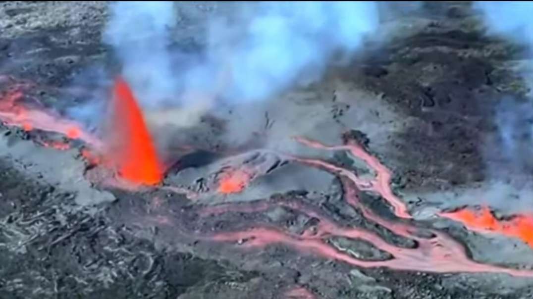 Eruption of Mount Piton_ New volcano Python in France on the island of Reunion_mp4