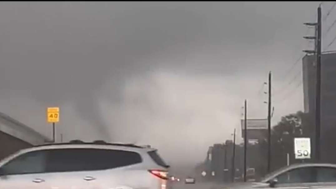 Horror and fear have come to the USA! Tornado destroyed Houston!.mp4