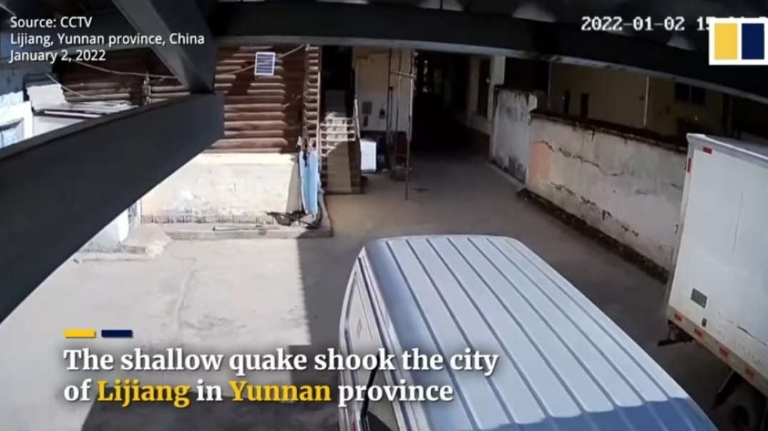 Panic after strong and shallow M6.6 earthquake hits northwestern China – Animals and people going frenzy in videos and pictures.mp4
