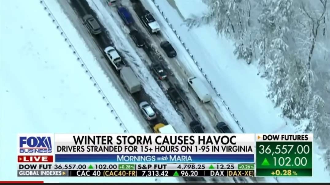 Hundreds stranded on I-95 in Virginia for more than 15 hours, and they’re running out of fuel, food, and water in frigid conditions.mp4