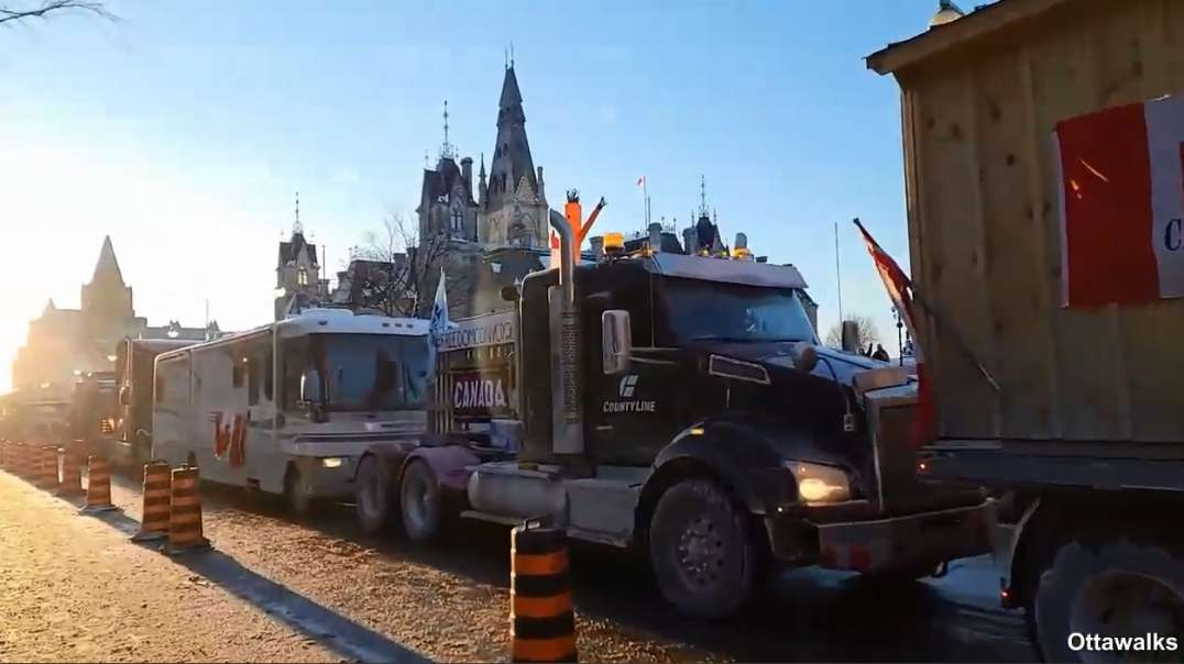 Jan 28th First Wave Arrives in Ottawa Canada Freedom Convoy 2022 Tens Thousands Protesting Mandates.mp4
