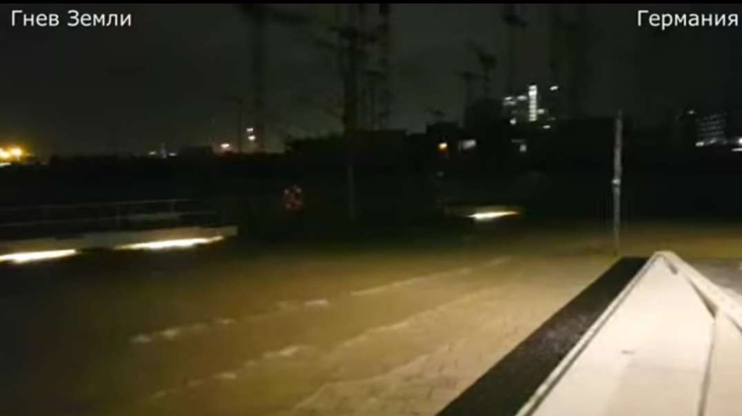 Flood in Hamburg on January 30, Germany! Storm Nadia hit the coastal areas.mp4
