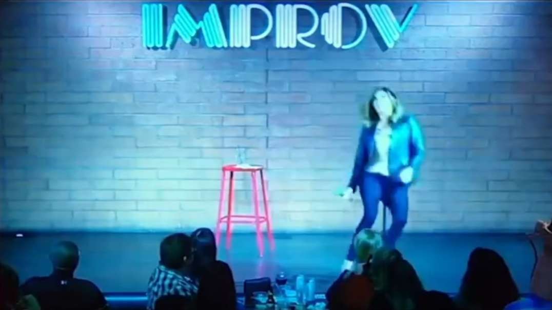 Comedian Heather McDonald Collapses After Delivering a Series of Terrible Jokes