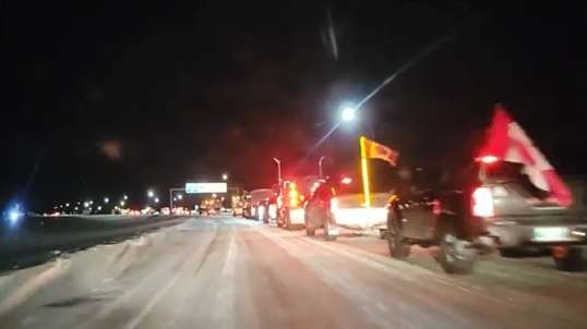 Feb9th 10PM Canada Emerson Trucker Convoy to ManitobaUS Border Slow Roll Begins Protesting Mandates.mp4
