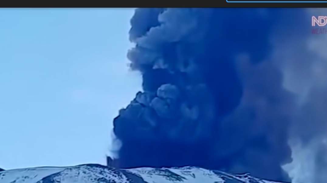 Earth going Сrazy_ Eruption of Mount Etna, a Huge column of Ash..mp4