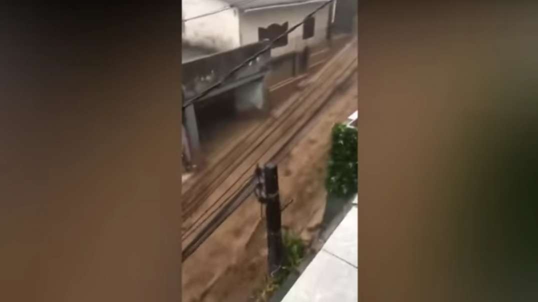 MAJOR Floods & Landslides Hit Petrópolis, Brazil - Feb. 15, 2022 chuva em Petróp.mp4