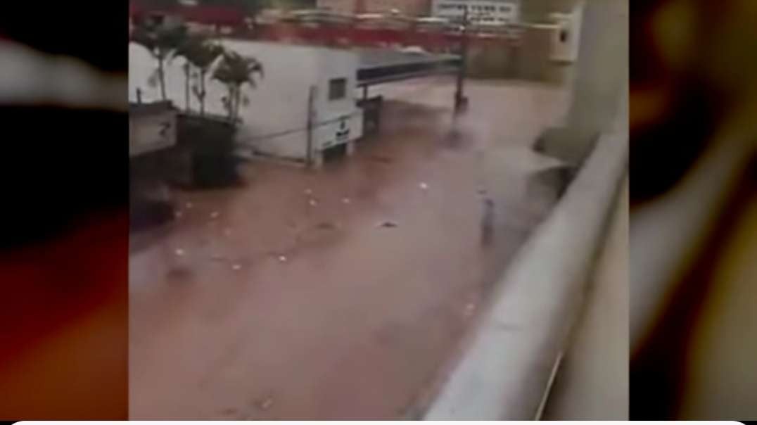 دمرت الفيضانات والانهيارات الأرضية عشرات المنازل في ساو باولو بالبرازيل.mp4