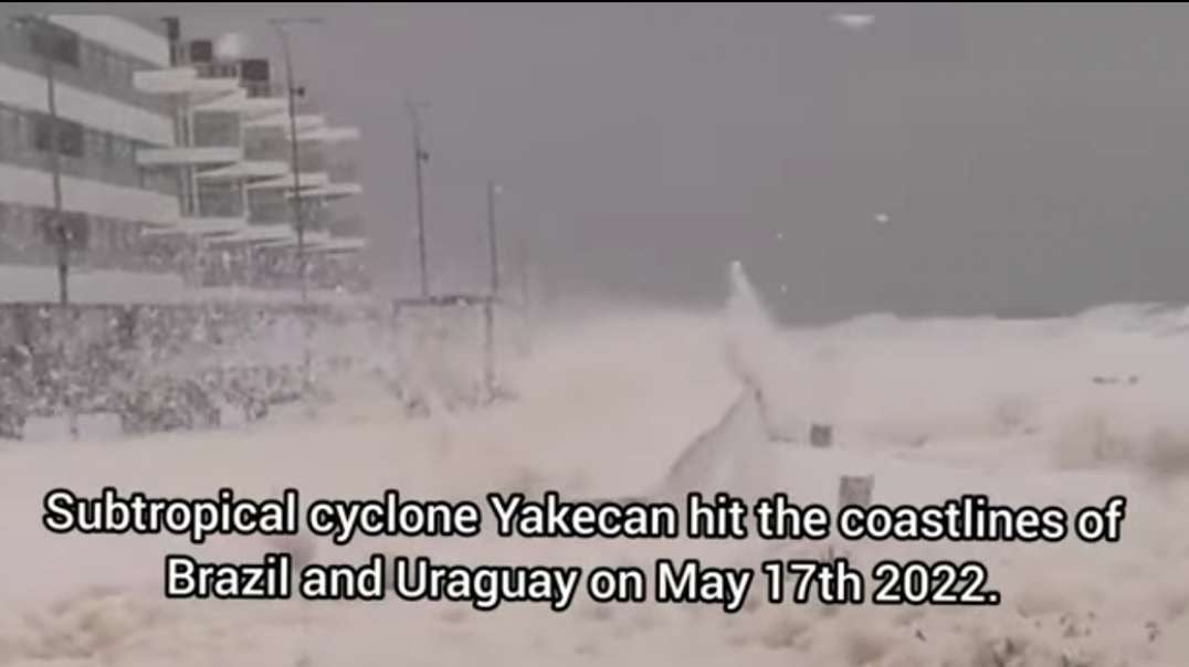 100km-h Cyclone Yakecan hits Uruguay & Brazil today   Sea foam covers coast May .mp4
