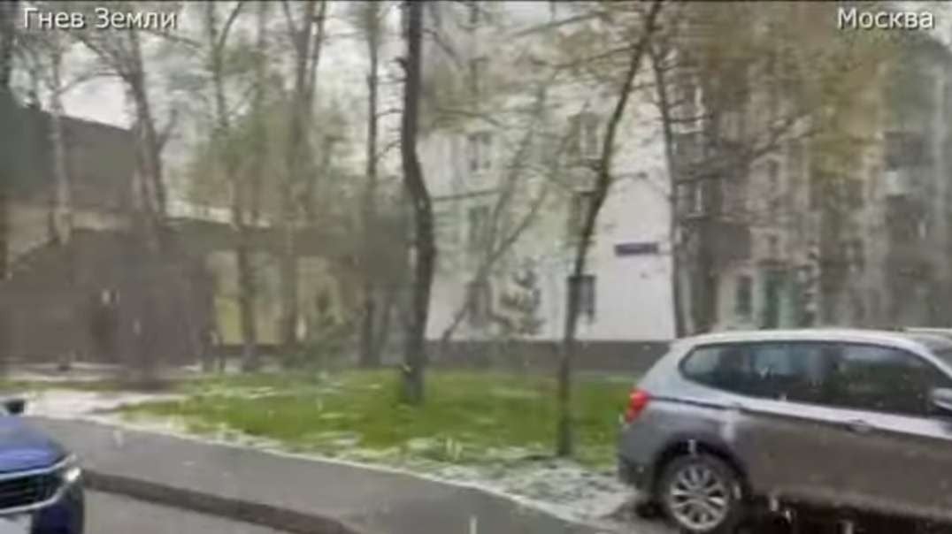 Abnormal snow in Moscow on May 4, 2022. Revenge of winter in Russia. Natural Anomalies 202.mp4