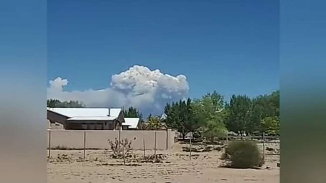 BIGGEST EVER WILD FIRE HITS NEW MEXICO TODAY  Fire nears Las Vegas & Santa Fe, M.mp4