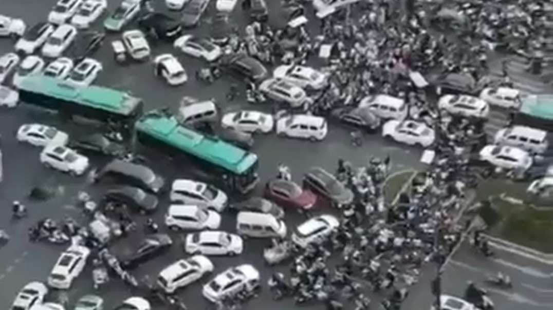 Lockdown fears are causing traffic jams as the people in Zhengzhou, Henan province rush to buy food and necessities