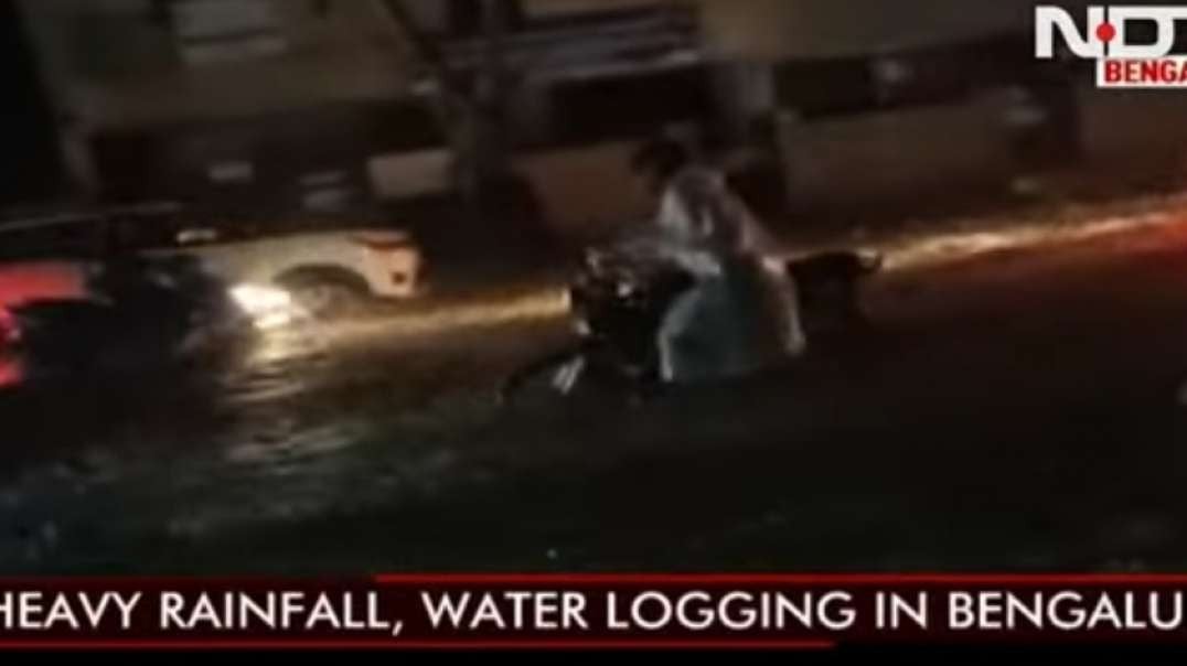 Heavy Rain Lashes Bengaluru, Waterlogging Reported In Many Areas.mp4