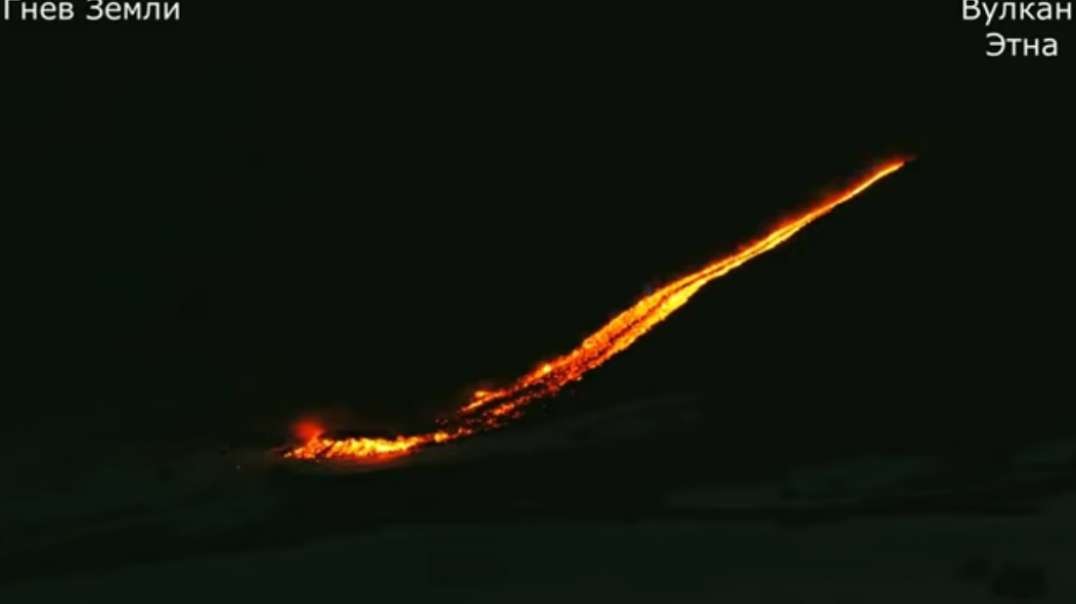 Извержение вулкана Этна продолжается 17 мая. Месть природы в Европе 2022..mp4