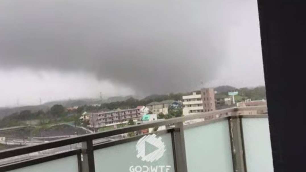 Houses in Japan turned into ruins! tornado in Nihommatsu! Evacuation in progress.mp4