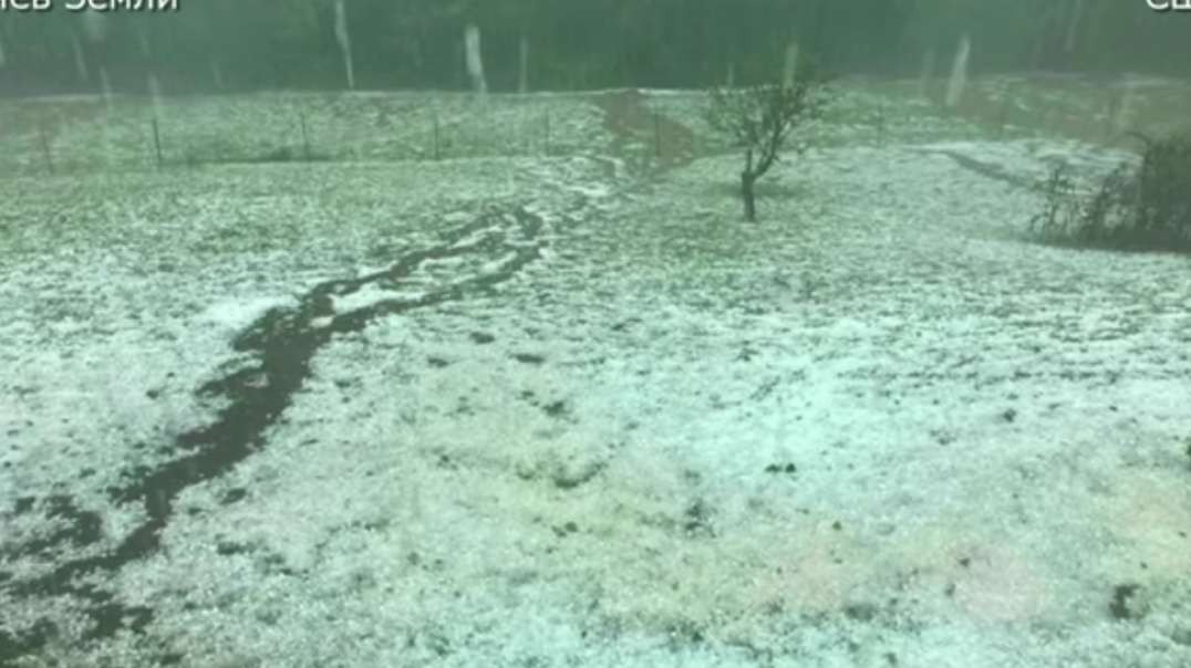 A hailstorm in the United States.  Ice bombs rained down on Newton County, Texas 16 m.mp4