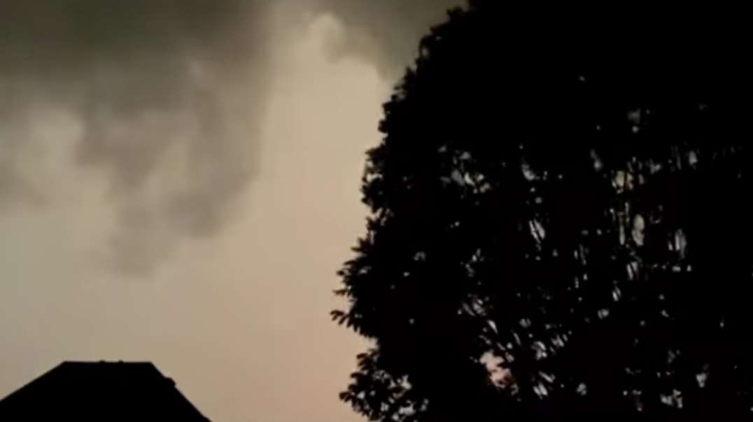 Incredible! ️ Strange clouds turned the sky into a terrible storm in Oklahoma.mp4