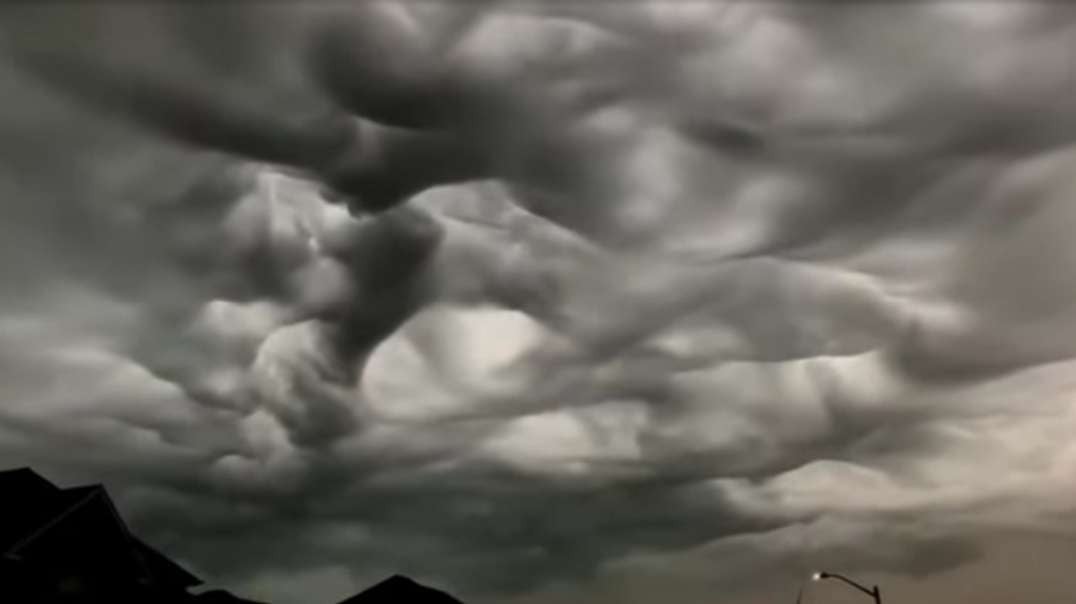 A Face Emerged! Strange Scary Clouds Appearing Over Ontario, CANADA! Collingwood.mp4