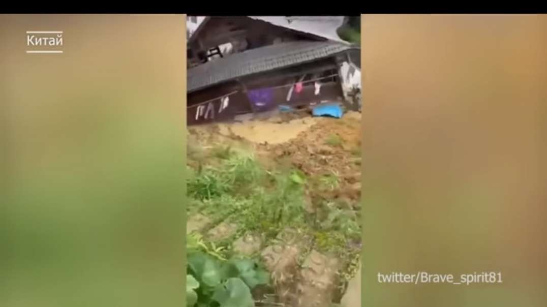 The threat of a dam break in China is an emergency discharge of water. Landslide washes away homes after.mp4