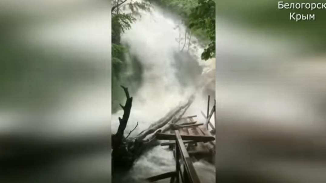 Flooding in the Crimea in the Belogorsk district the river overflowed its banks.mp4