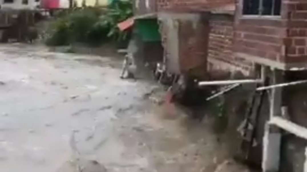 Extremely heavy rains, floods and landslides hit Pernambuco, leaving more than 106 people dead, Brazil.mp4