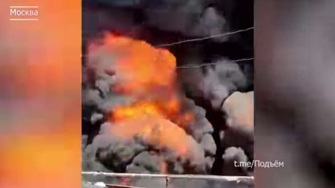 A powerful fire in Moscow - hangars on fire for 2000 sq.m. Eyewitnesses report explosions to .mp4