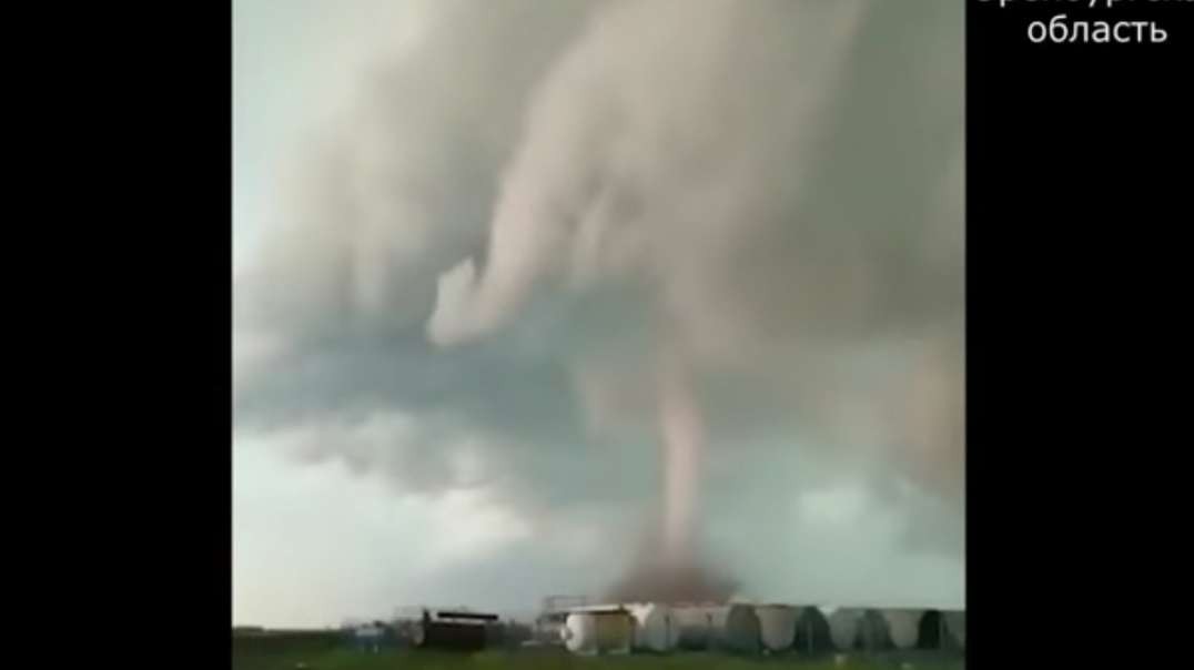 Tornado in Orenburg Oblast, Russia June 21, 2022.mp4