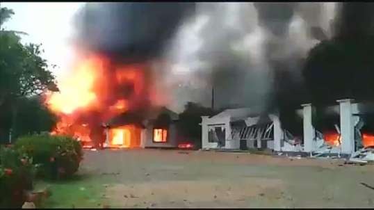 Sri Lanka - The people are burning the government workers homes and cars