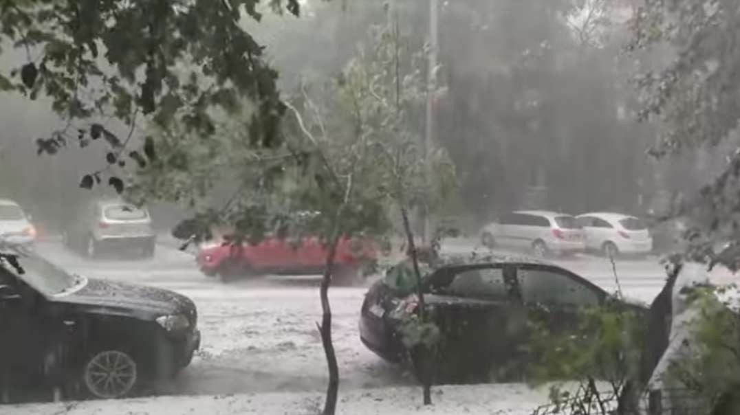 Severe Hail Hits Bucharest, Romania - Jun. 14, 2022 grindină la București.mp4